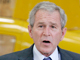 Lors d'une visite dans une société de construction d'hélicoptères à Torrance, en Californie, mercredi 30 janvier, le président Bush a insisté :  « J'espère que vous avez confiance dans notre économie. Moi, j'ai confiance ».
(Photo : Reuters)
