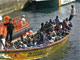 Une embarcation est arraisonnée par les garde-côtes espagnols dans le port de Ténérife.(Photo : AFP)
