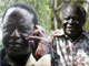 Raila Odinga (G), chef de l'opposition et Mwai Kibaki (D), président sortant.(Photo : Reuters)