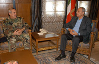 Le commandant en chef de l’armée, le général Michel Sleimane, s’est rendu, lundi 28 janvier, chez Nabih Berry avec qui il a évoqué les incidents de la veille.(Photo : Reuters)