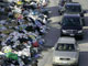Les ordures jonchent les rues d'Afragola, dans la banlieue de Naples ; janvier 2008. (Photo : Reuters)