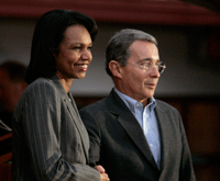 La secrétaire d'Etat américaine, Condoleezza Rice, a renouvelé le soutien des Etats-Unis au président colombien, Alvaro Uribe.(Photo : Reuters)