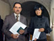 En Tunisie, Hedi Ben Khalifa (g) et Soumaya Fathallah (d) sont les premiers à avoir obtenu la carte «&nbsp;<em>compétences et talents&nbsp;</em>» qui leur permet de venir travailler en France.(Photo : AFP)