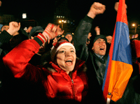 Quelques milliers de manifestants ont même dressé des tentes pour passer la nuit dans la rue.(Photo : Reuters)