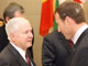 Le secrétaire américain à la Défense Robert Gates (g) avec son homologue canadien Gordon MacKay ce vendredi 8 février à Vilnius.(Photo : AFP)