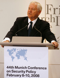Robert Gates, secrétaire américain à la Défense, pendant son discours, le 10 février 2008, deuxième jour de la 44e conférence sur la sécurité à Munich.(Photo : Reuters)