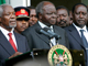L'accord a été présenté publiquement le 28 février par le médiateur Kofi Annan (gauche), le président Mwai Kibaki (centre) et le chef de l'opposition Raïla Odinga (droite).(Photo : Reuters)