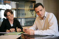 Jérôme Kerviel (d) avec son avocat Elisabeth Meyer, le 5 février, à son cabinet à Paris.(Photo : Reuters)