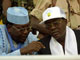 Lol Mahamat Choua (g) en compagnie du président tchadien Idriss Déby en 2001.(Photo : AFP)