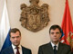 Le Premier ministre russe, Dmitri Medvedev (à gauche) et le Premier ministre serbe, Vojislav Kostunica (à droite) à Belgrade.(Photo : AFP)
