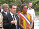 Nicolas Sarkozy à Camopi avec à ses côtés, le maire Joseph Chanel, qui l'a reçu en Kalembé (la tenue traditionnelle). Joseph Chanel avait déclaré, par le passé, s'être lancé dans l'orpaillage clandestin.(Photo : Frédéric Farine/RFI)