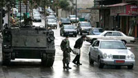 Un soldat libanais sécurise une rue de Beyrouth le 20 novembre 2007.(Photo : Reuters)