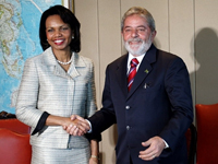 Condoleezza Rice (G) et Luiz Inacio Lula da Silva, le 13 mars, à Brasilia.( Photo : AFP )