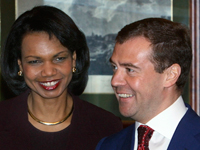 Condoleeza Rice et Dmitri Medvedev, tout sourires.( Photo : Reuters )