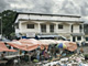 Aux Comores, des ordures sont déposées en plein centre du marché de Moroni faute de moyens. (Photo : AFP)