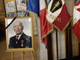 Le portrait de Lazare Ponticelli et un livre de condoléances à la mairie de Kremlin-Bicêtre, près de Paris.(Photo : AFP)