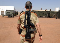 Un soldat du 21e régiment d'infanterie navale, dans un camp de l'Eufor à Ndjamena, le 2/2/2008.(Photo : AFP)