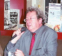 François Géré au Café Histoire du 25 octobre 2006 organisé par l'association <a href="http://www.thucydide.com/actualites/cafes-histoire/cafe-iran.htm" target="_blank">Thucydide</a>.(Photo: DR)