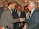 De g. à d., le responsable du Hamas, Moussa Abou Marzouk ; le président yéménite, Ali Abdallah Saleh et le délégué du Fatah, Azzam al-Ahmed.(Photo : Reuters)