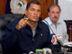 Lors d'une conférence de presse à Quito, le président Rafael Correa (g) avait critiqué l'incursion de l'armée colombienne en territoire équatorien, le 1er mars 2008. (Photo : AFP)