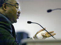Roland Amoussouga, porte-parole du TPIR, le 24 novembre 2007.(Photo : AFP)