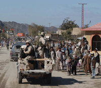 Des militaires américains patrouillent à Turkham.(Source: www4.army.mil)