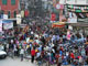 Une rue commerçante de Katmandou.(Source: Wikipedia)