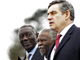 Le président sud-africain Thabo Mbeki (c), le Premier ministre britannique Gordon Brown (d) et le président du Ghana, John Kufuor (g), lors du «&nbsp;sommet de la gouvernance progressiste&nbsp;» à Hertfordshire, près de Londres, le 5 avril 2008. (Photo : AFP)