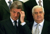 Le ministre français des Affaires étrangères Bernard Kouchner (g) et son homologue syrien Walid al-Mouallem.(Photo : AFP)