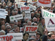 Les agriculteurs irlandais manifestent à Dublin contre la venue de Jose Manuel Barroso.(Photo : AFP)