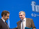 Nicolas Sarkozy (à gauche) est accueilli par Jean-Michel Lemetayer, le président de la FNSEA. 

		(Photo : Reuters)