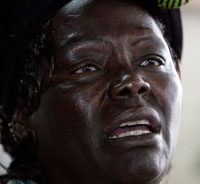 La Kényane Wangari Maathai, prix Nobel de la paix 2004, refuse de porter la torche olympique par solidarité avec le Tibet.(Photo : Reuters)