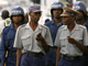 Une patrouille de la police antiémeutes, près de la Haute Court de Harare, le 14 avril 2008. (Photo : Reuters)