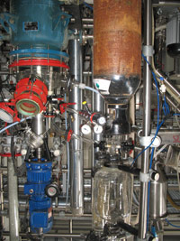 Réacteur chimique au LCA.(Photo : Dominique Raizon/ RFI)