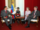 Le président vénézuélien Hugo Chavez et le ministre français des Affaires étrangères Bernard Kouchner.( Photo : Reuters )