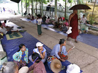 Des rescapés du cyclone se sont regroupés dans un centre pour réfugiés.(Photo : Reuters)