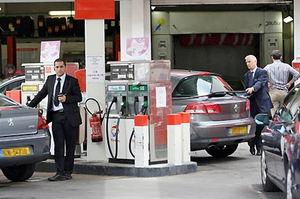 Le prix du gazole, le carburant le plus utilisé en France, est tombé début décembre à moins d’un euro le litre.(Photo : AFP)