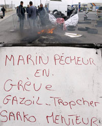 Les marins pêcheurs de la Rochelle mobilisés contre la hausse du carburant.(Photo : Reuters)