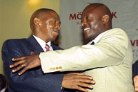 Le chef des FNL, Agathon Rwasa (g), et le président burundais, Pierre Nkurunziza, en septembre 2006.(Photo : AFP)