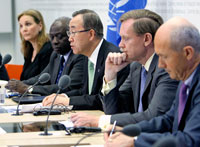 Le secrétaire général de l'Onu, Ban Ki-moon (c) lors de la réunion sur la crise alimentaire mondiale du 28 avril.(Photo : UN)
