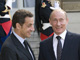 Le président Nicolas Sarkozy (g) accueillant le Premier ministre russe Vladimir Poutine sur le perron de l'Elysée ce jeudi 29 mai.(Photo : Reuters)