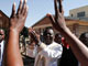 Morgan Tsvangirai, accueilli lors de sa campagne pour la présidence, à Bulawayo le 2 juin 2008. (Photo: reuters)