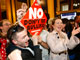 Après le «non» irlandais, l'Europe entre dans une nouvelle crise institutionnelle. Sur la pancarte : «votez non, ne vous laissez pas manipuler».(Photo: Reuters)