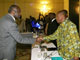 Le président ivoirien Laurent Gbagbo et le président du (FDPCC) Henri Amouzou (D), le 22&nbsp;octobre 2007.(Photo : AFP)