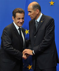 Le Premier ministre slovène Janez Jansa passera mardi 1<sup>er</sup>&nbsp;juillet 2008 le relais de la présidence de l’Union européenne au président français Nicolas Sarkozy.(Photo : AFP)