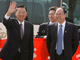 Chiang Pin-kun, le négociateur taiwanais (g) et Zheng Lizhong, le négociateur chinois, à l'aéroport de Pékin, le 11 juin 2008.(Photo : Reuters)