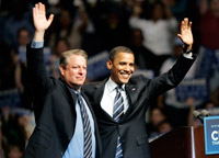 L'ancien vice-président Al Gore (g) et le candidat démocrate Barack Obama (d), à Détroit, le 16 juin 2008.(Photo : Reuters)