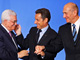 Le président palestinien, Mahmoud Abbas (G), son homologue français Nicolas Sarkozy (C) et le Premier ministre israélien, Ehud Olmert au Palais de l'Elysée, le 13 juillet 2008. (Photo : Reuters/Vincent Kessler)