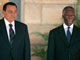 Après avoir reçu, mardi 29 juillet 2008, à Pretoria son homologue égyptien Hosni Moubarak (g), le président sud-africain Thabo Mbeki (d) a annoncé une suspension dans les négociations entre les partis zimbabwéens.(Photo: Reuters)