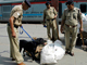 Les grandes villes indiennes ont été placées sous haute sécurité après les attentats de Ahmedabad, qui suivaient ceux de Bangalore. Ici, la gare de Lucknow, dimanche 27 juillet 2008.( Photo : Reuters )